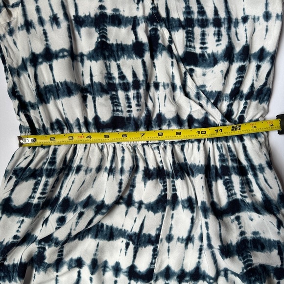 Aeropostal Navy and White Tie-Dye Romper Women’s Sz Medium 3/4 Sleeve V-neck - Picture 4 of 9